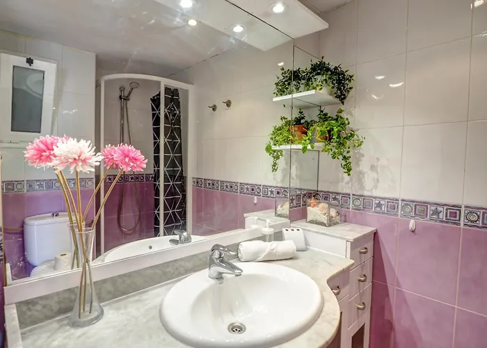 Carmen By Hello Homes 아파트 *