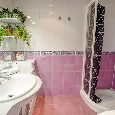 Carmen By Hello Homes Lägenhet